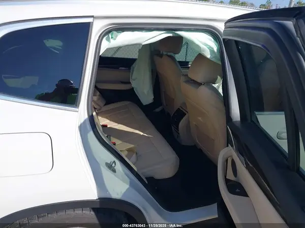 5UXTR7C52KLE88695 2019 BMW X3 - Image 8