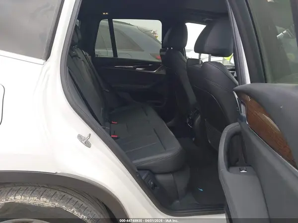5UXTR7C52KLR43932 2019 BMW X3 - Image 8