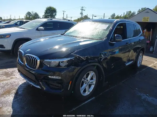 5UXTR7C52KLR47902 2019 BMW X3 - Image 2