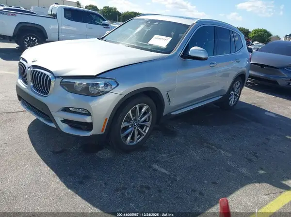 5UXTR7C53KLE94120 2019 BMW X3 - Image 2