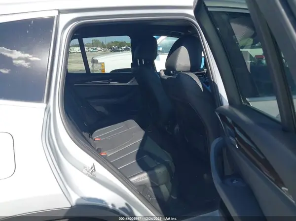 5UXTR7C53KLE94120 2019 BMW X3 - Image 8