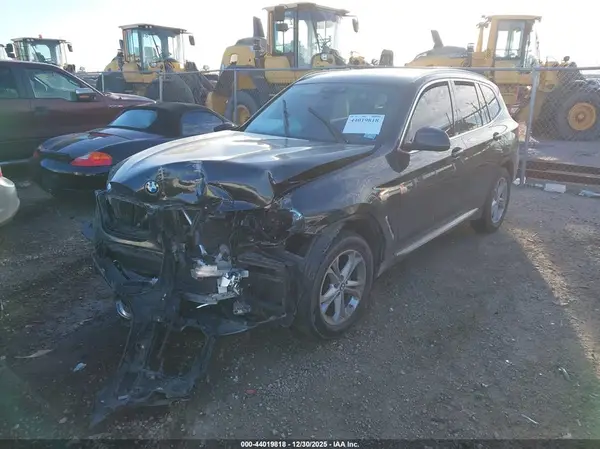 5UXTR7C53KLF35779 2019 BMW X3 - Image 2