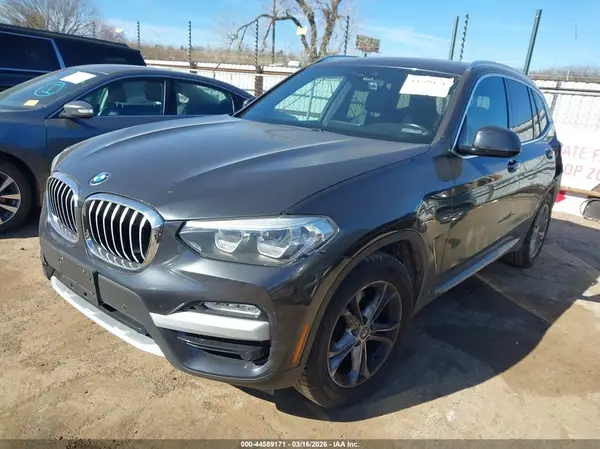 5UXTR7C53KLR46886 2019 BMW X3 - Image 2