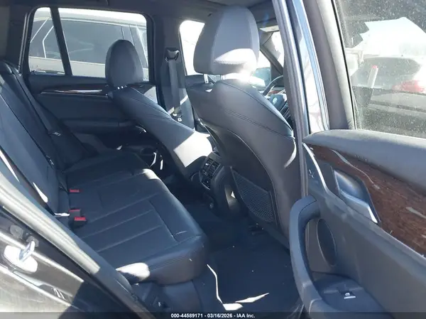 5UXTR7C53KLR46886 2019 BMW X3 - Image 8