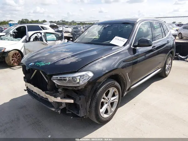 5UXTR7C53KLR49979 2019 BMW X3 - Image 2