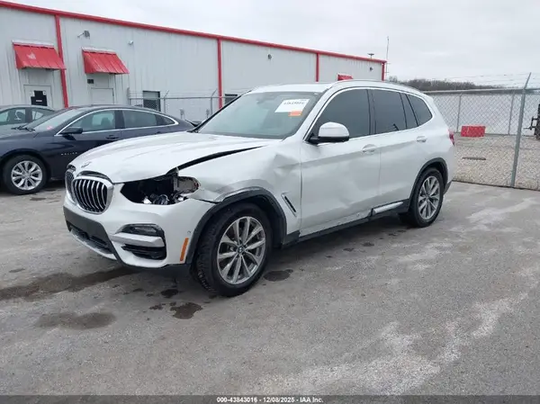 5UXTR7C54KLF25701 2019 BMW X3 - Image 2