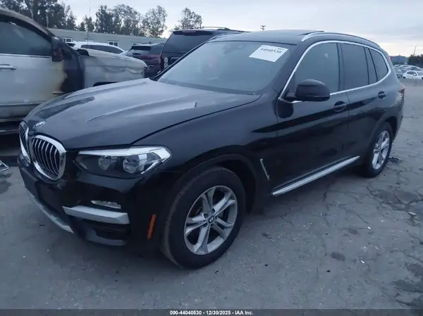 5UXTR7C54KLR47738 2019 BMW X3 - Image 2