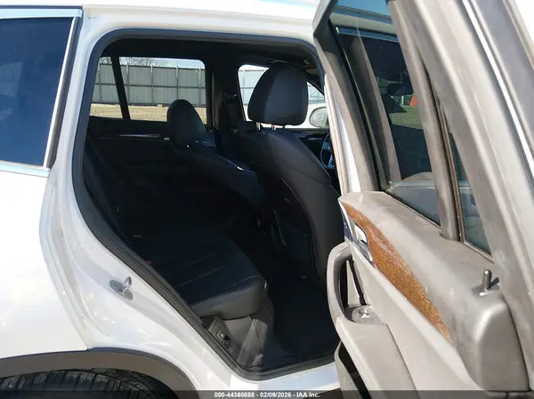 5UXTR7C54KLR50901 2019 BMW X3 - Image 8
