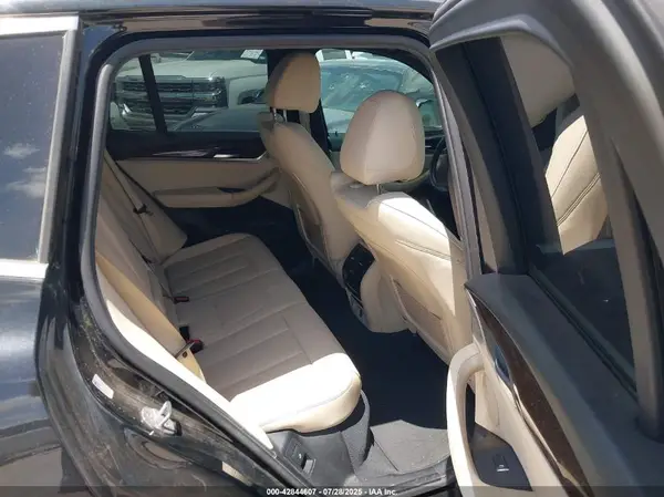 5UXTR7C55KLF23892 2019 BMW X3 - Image 8