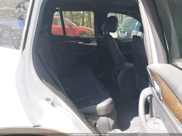 5UXTR7C55KLF30731 2019 BMW X3 - Image 8
