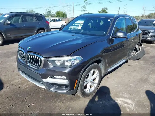 5UXTR7C55KLF36738 2019 BMW X3 - Image 2