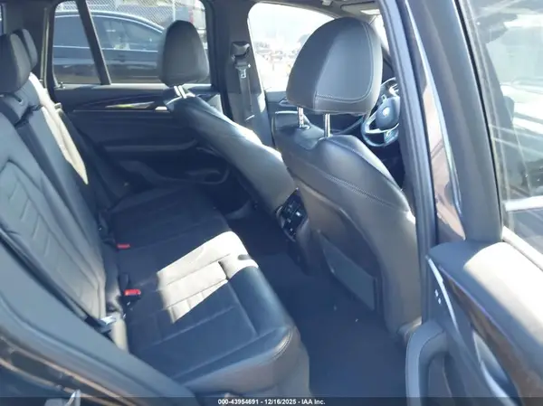 5UXTR7C55KLF36738 2019 BMW X3 - Image 8