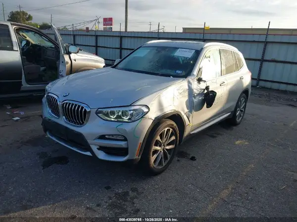 5UXTR7C55KLF37260 2019 BMW X3 - Image 2