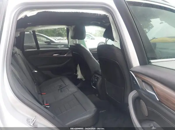 5UXTR7C55KLR47196 2019 BMW X3 - Image 8