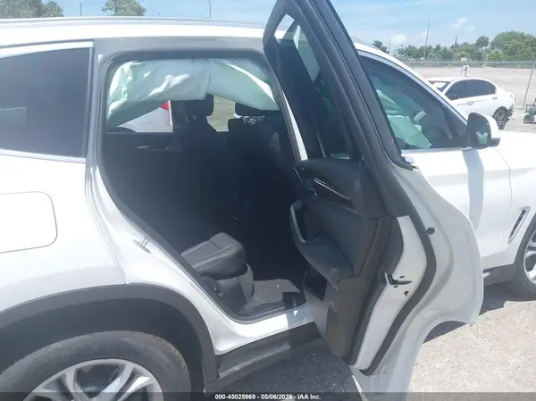 5UXTR7C55KLR47361 2019 BMW X3 - Image 8