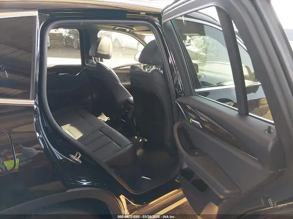 5UXTR7C56KLE96301 2019 BMW X3 - Image 8