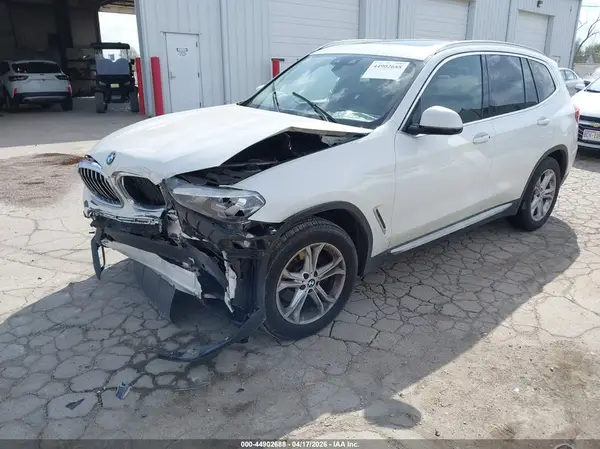 5UXTR7C56KLF28177 2019 BMW X3 - Image 2