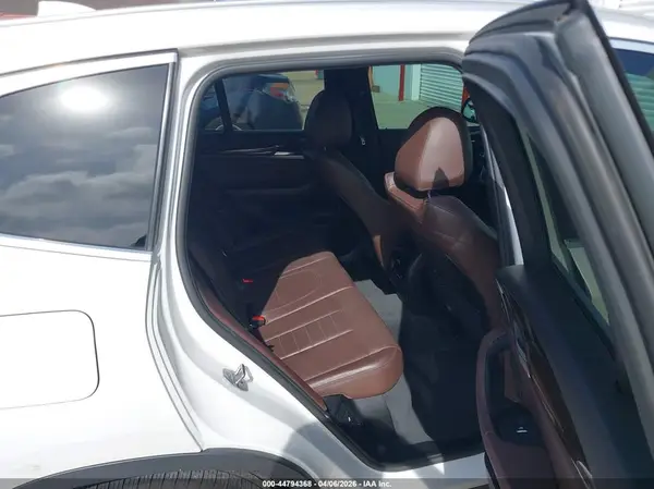 5UXTR7C56KLR38667 2019 BMW X3 - Image 8