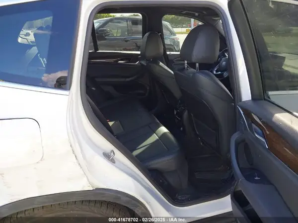 5UXTR7C56KLR43898 2019 BMW X3 - Image 8
