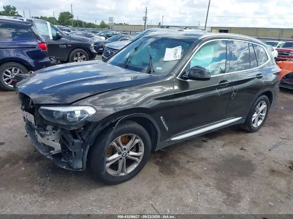 5UXTR7C56KLR49846 2019 BMW X3 - Image 2