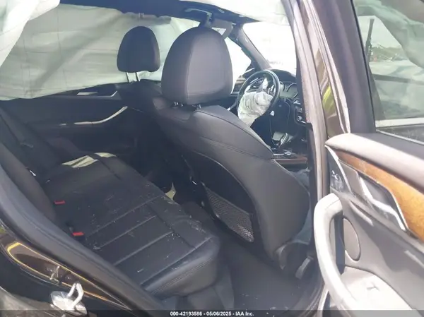 5UXTR7C56KLR51693 2019 BMW X3 - Image 8