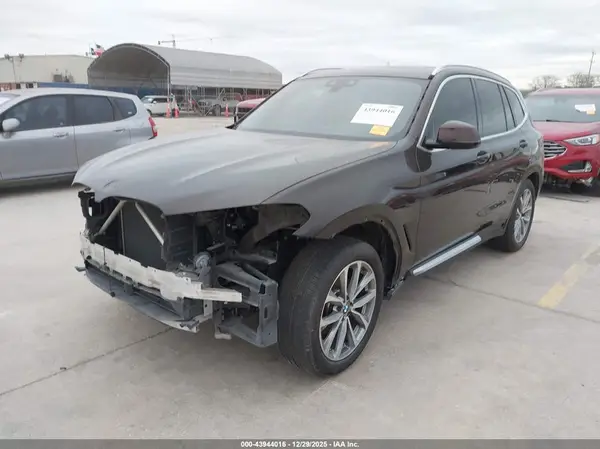 5UXTR7C57KLF35137 2019 BMW X3 - Image 2