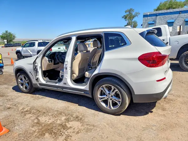 5UXTR7C57KLR45630 2019 BMW X3 - Image 2