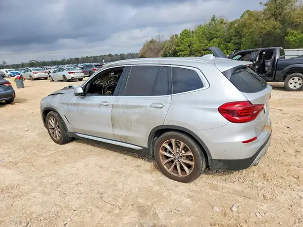 5UXTR7C57KLR49158 2019 BMW X3 - Image 2