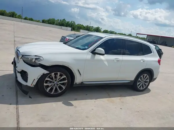 5UXTR7C57KLR50181 2019 BMW X3 - Image 2