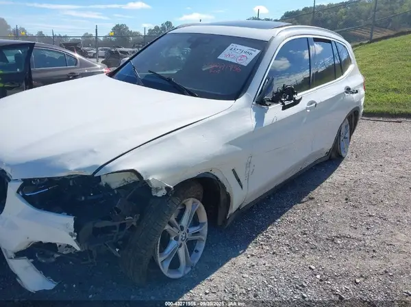 5UXTR7C58KLE94744 2019 BMW X3 - Image 2
