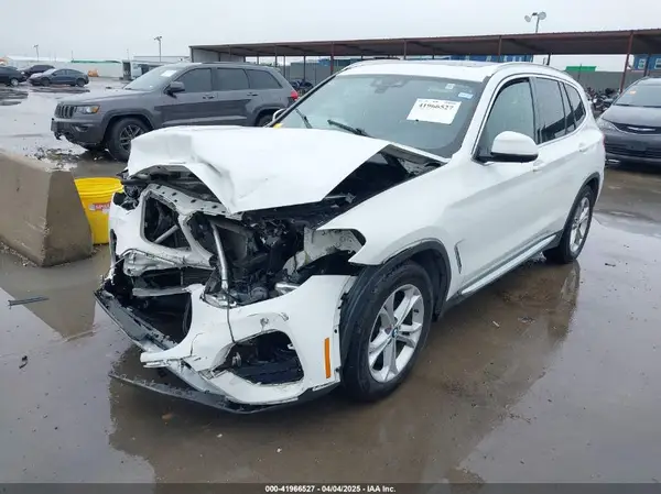 5UXTR7C58KLE96350 2019 BMW X3 - Image 2