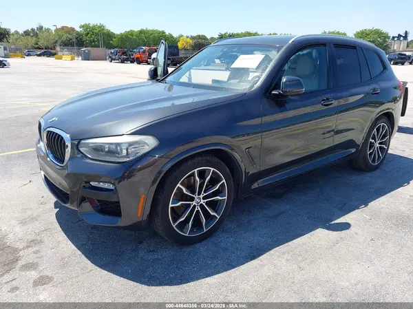 5UXTR7C58KLE97188 2019 BMW X3 - Image 2