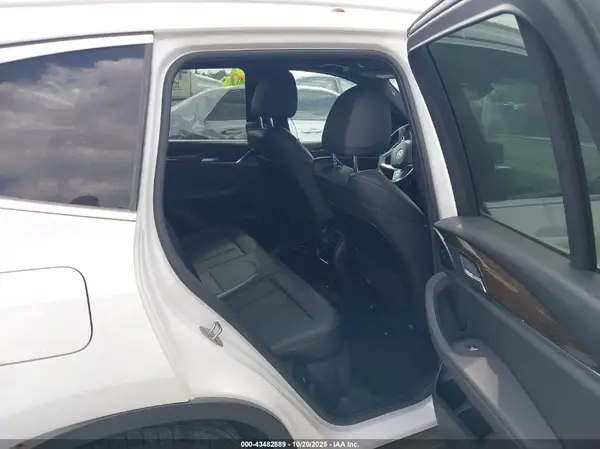 5UXTR7C58KLF28746 2019 BMW X3 - Image 8