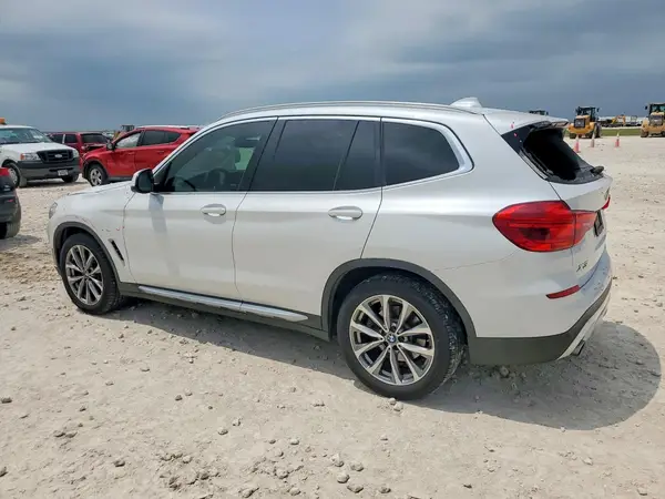 5UXTR7C58KLF32067 2019 BMW X3 - Image 2