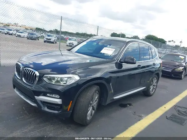 5UXTR7C58KLF32733 2019 BMW X3 - Image 2