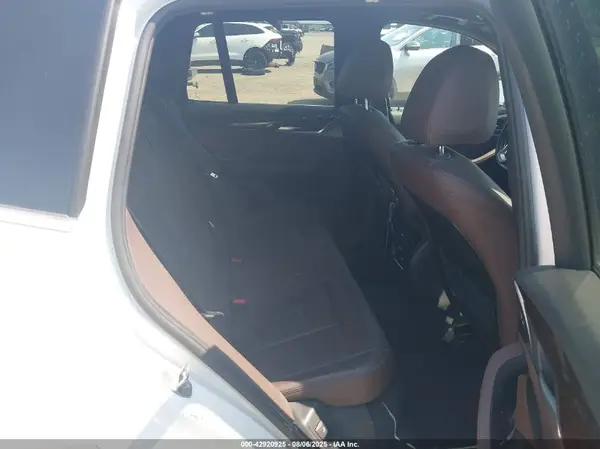 5UXTR7C59KLE98236 2019 BMW X3 - Image 8