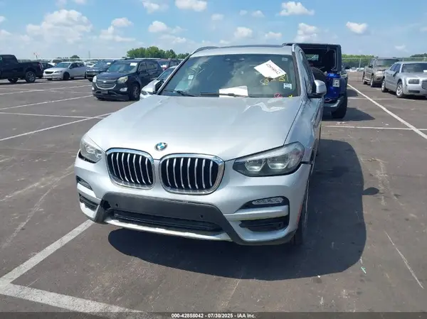 5UXTR7C59KLF26634 2019 BMW X3 - Image 2