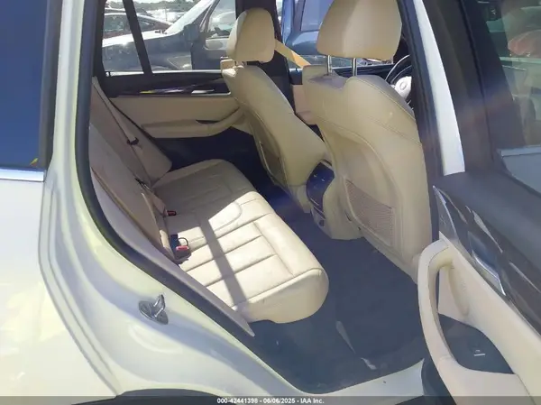 5UXTR7C59KLF36855 2019 BMW X3 - Image 8