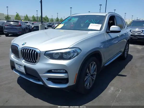 5UXTR7C59KLR51736 2019 BMW X3 - Image 2