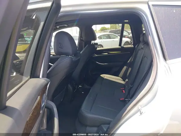 5UXTR7C59KLR51736 2019 BMW X3 - Image 8