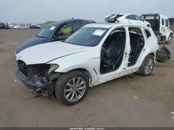 5UXTR7C5XKLF23788 2019 BMW X3 - Image 2