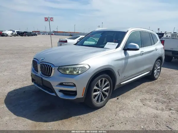 5UXTR9C50JLD64077 2018 BMW X3 - Image 2