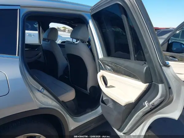 5UXTR9C50JLD73944 2018 BMW X3 - Image 8