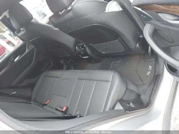 5UXTR9C50KLE20441 2019 BMW X3 - Image 8