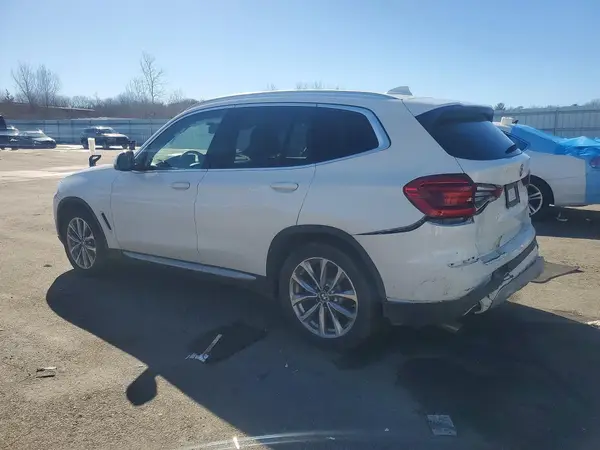 5UXTR9C50KLR10990 2019 BMW X3 - Image 2
