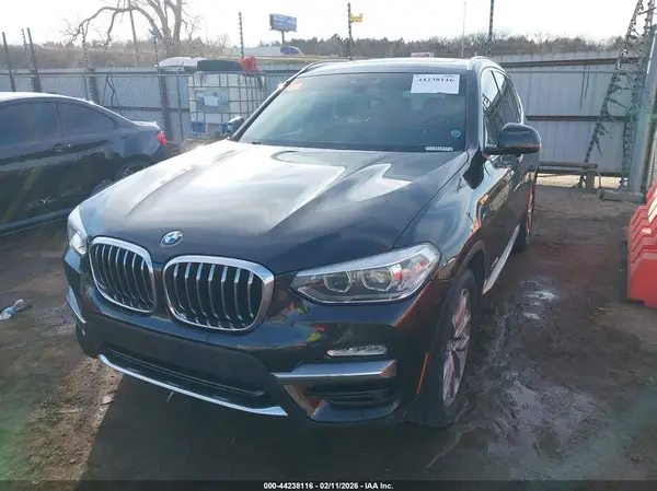 5UXTR9C51JLC79426 2018 BMW X3 - Image 2