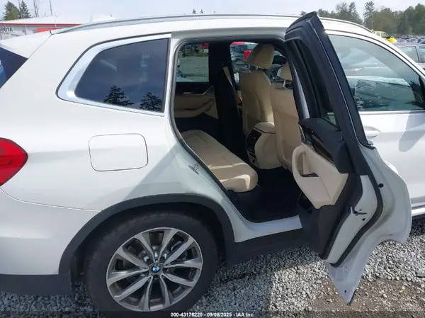 5UXTR9C51KLE15605 2019 BMW X3 - Image 8