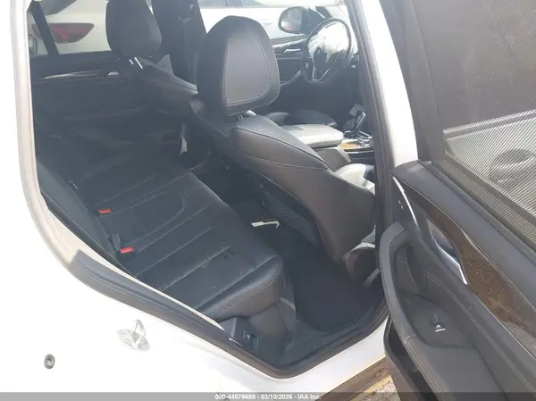 5UXTR9C51KLE18388 2019 BMW X3 - Image 8