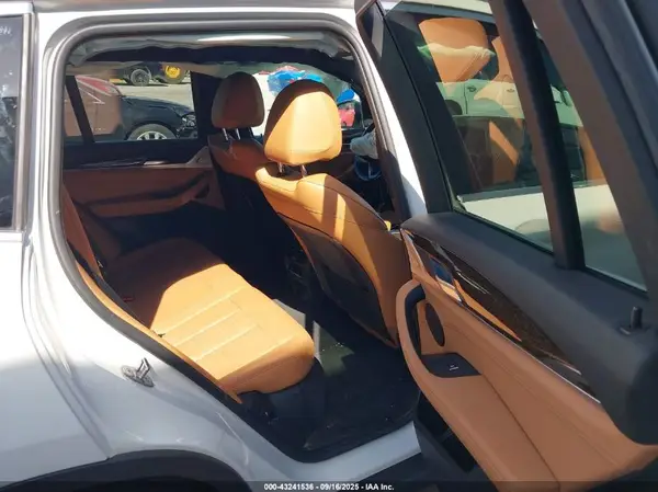 5UXTR9C51KLP92884 2019 BMW X3 - Image 8