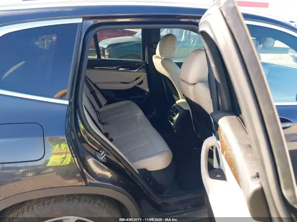 5UXTR9C52KLE11353 2019 BMW X3 - Image 8